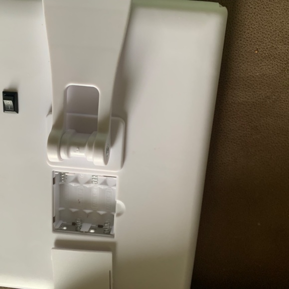 Trifold LED Mirror - Picture 2 of 5